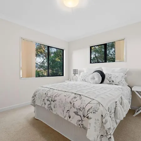 Nestled In The Woods Out West - Private Queen Bed And Bath